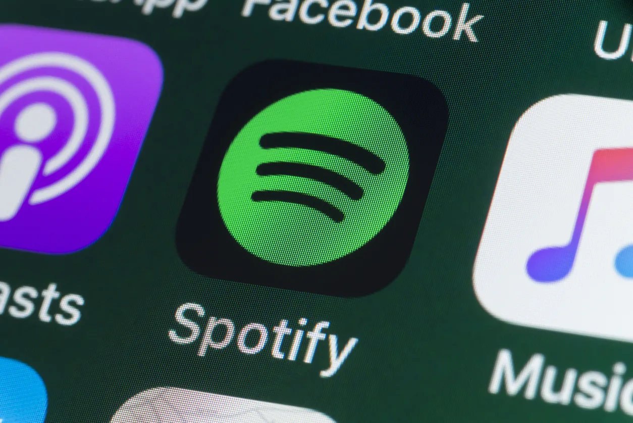 Spotify объявил, что в начале апреля прекратит предоставлять услуги в России.