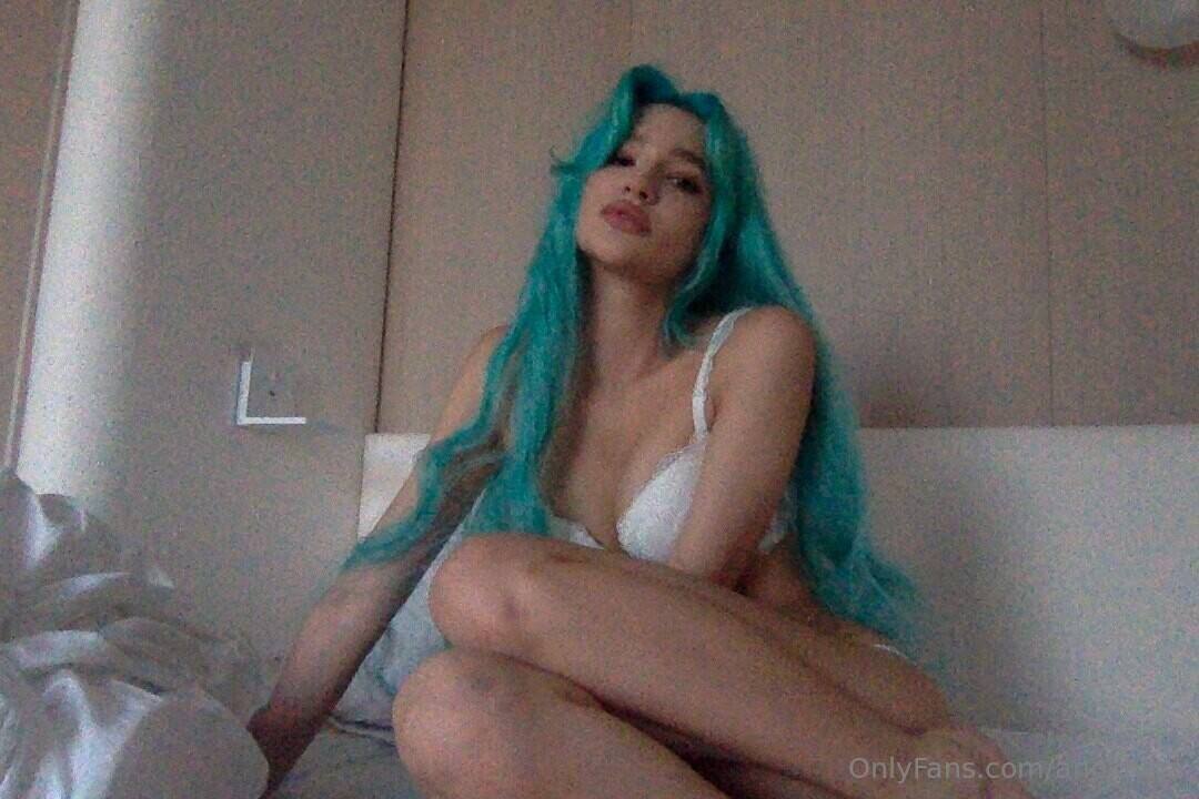 Лиза Анохина в OnlyFans: новая глава популярной тиктокерши или сливы?